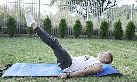 تمرین بلند کردن پا، تاثیر گذار در تقویت عضلات ناحیه شکم
