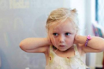 12 نشانه اوتیسم که والدین باید آن‌ها را جدی بگیرند