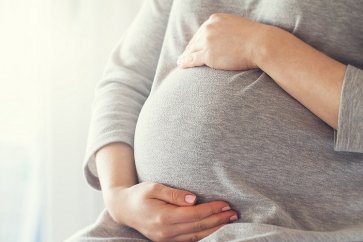 ترشحات آبکی دوران بارداری چند نوع بوده و هر یک نشانه چه چیزی هستند؟