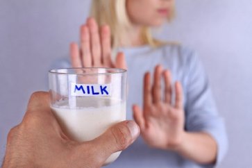 چرا مصرف شیر بعضی از افراد را اذیت می‌کند؟ درباره بیماری عدم تحمل لاکتوز چه می‌دانید؟