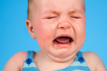 بررسی انواع گریه نوزاد به همراه روش‌های ساده برای آرام کردن آن‌ها