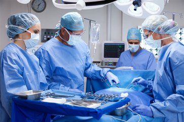 10 چیزی که قبل از جراحی حتما باید به جراح‌تان بگویید و پاسخ به 7 سوال رایج درباره‌ی جراحی
